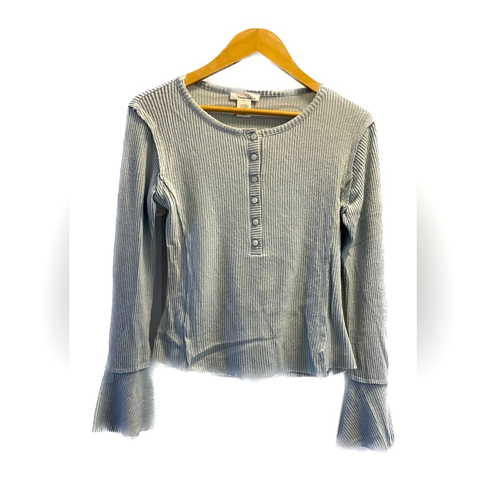 💕 Women’s Urban Romantic’s 6 button green long flared sleeved top in siz…